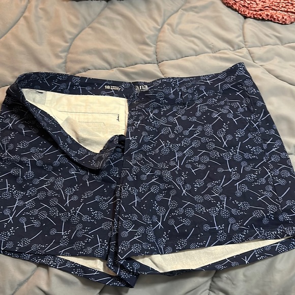 Ana twill shorts - Picture 1 of 3